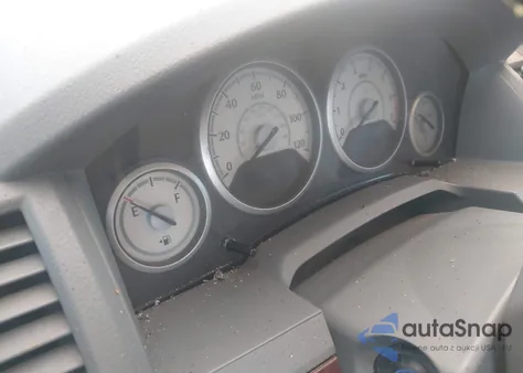 2010 Chrysler Town & Country Touring z USA, uszkodzony, nr VIN 2A4RR5D16AR109237